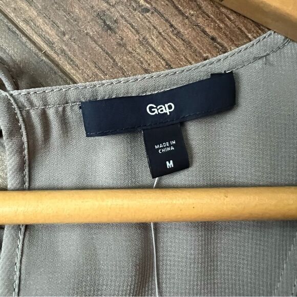 Gap Silver/Grey Sheer Elegant Tank Sz M NWT🏷 - Picture 10 of 15